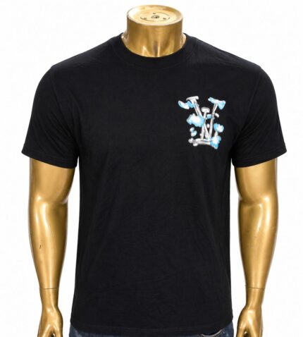 Louis Vuitton Men's t-shirt. (L)